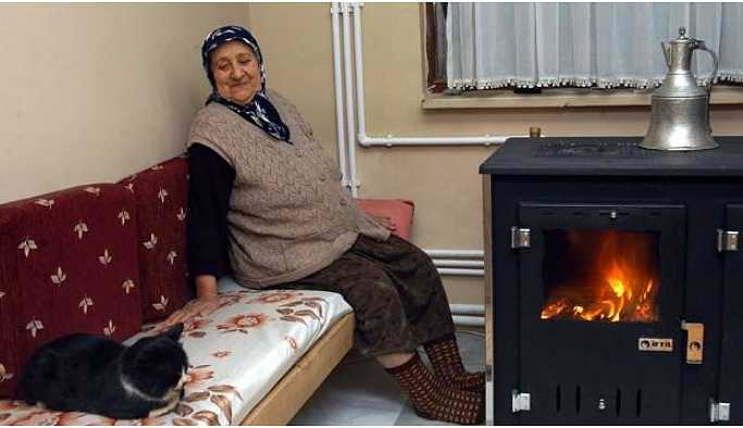 TÜKODER: Halk ısınmak için 'yün yeleklerini' giydi