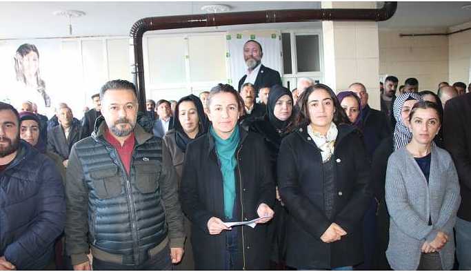 Tutuklanan belediye personellerine sahip çıktı