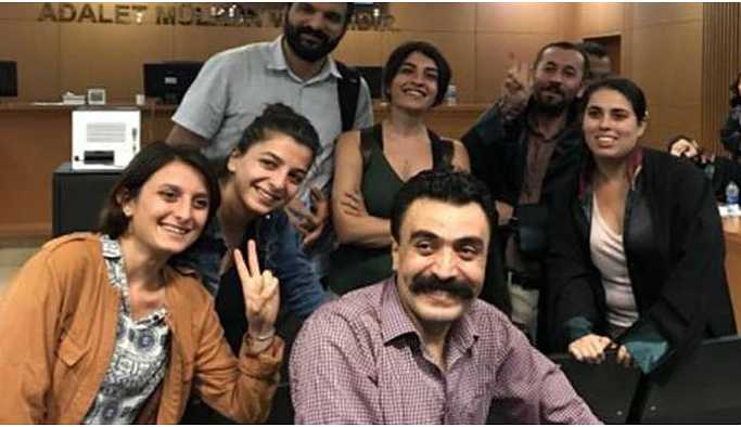 Tutuklu avukatlardan biri tahliye edildi