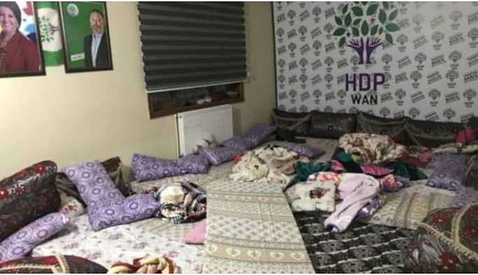 Van’da açlık grevindeki 11 kişi gözaltına alındı