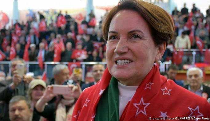 Akşener: Vatandaş altın günü yapıp konu komşusunu çağıramıyor, vallahi damat ekonomiden anlamıyor