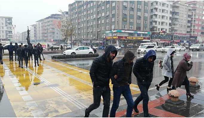 Batman'da kar yağışı