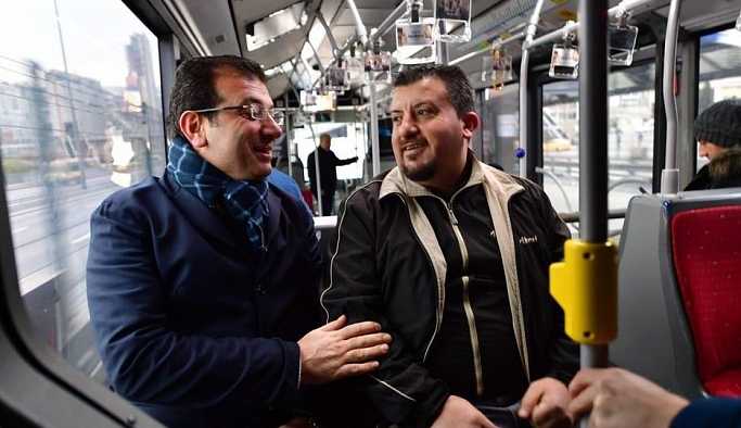 CHP'li İmamoğlu, 'Metrobüs alacağım' diyen vatandaşla yolculuk yaptı