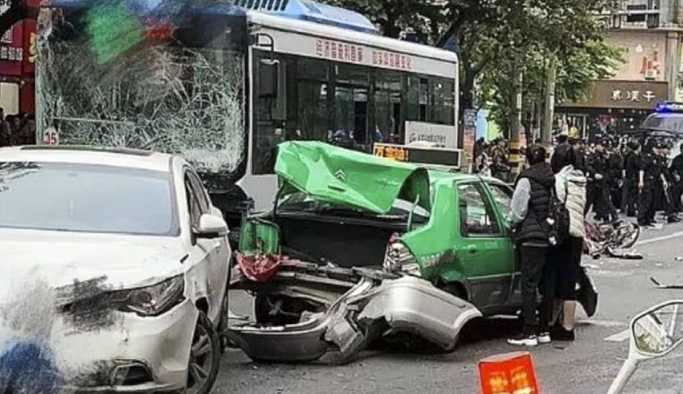 Çin'de kaçırdığı otobüsle kalabalığın arasına dalan saldırgana idam cezası verildi