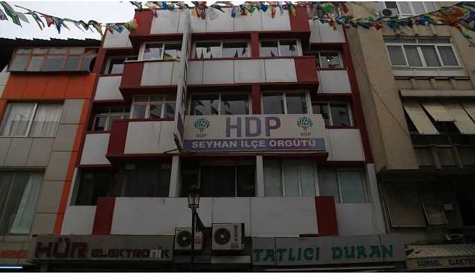 Demirtaş’ın adının olduğu pankarta soruşturma açıldı