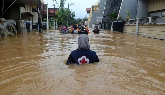 Endonezya'daki sel ve heyelanda 26 kişi hayatını kaybetti