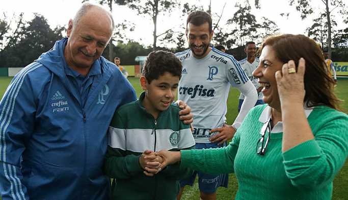 Futbol asla sadece futbol değildir: Görme engelli oğlunu stata götürüp tüm maçı anlatan anne Brezilya'da kalpleri ısıttı