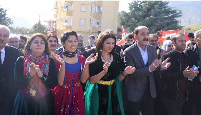 HDP'nin Hazro adayları halkla buluştu