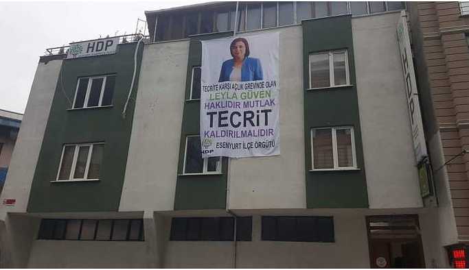 HDP’liler, binalarına astıkları pankartlar için ifadeye çağrıldı