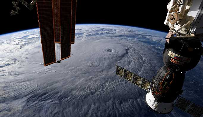 Hollandalı astronot, uzaydan yanlışlıkla 911’i aradı