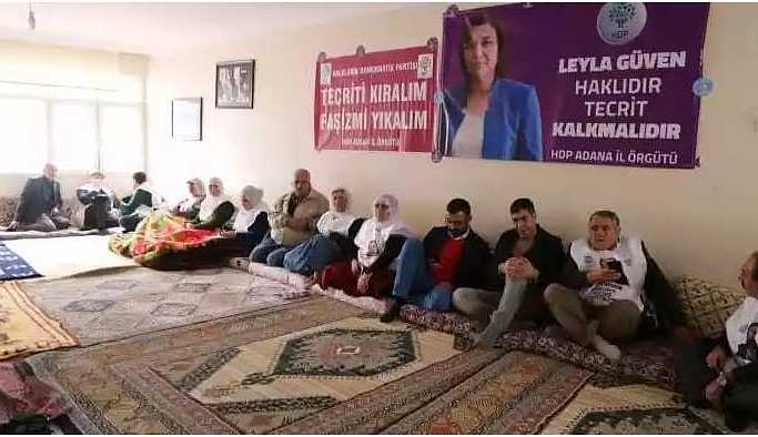 İfade için emniyete giden siyasetçiler gözaltına alındı