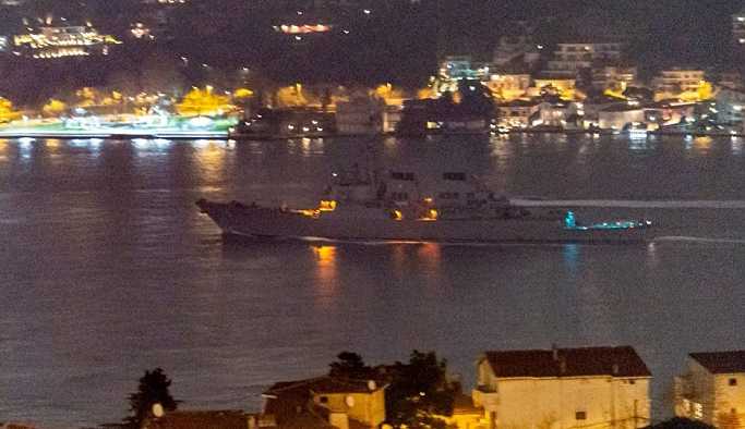 İstanbul Boğazı'nı geçerek Karadeniz'e giren ABD savaş gemisinin fotoğrafı yayınlandı