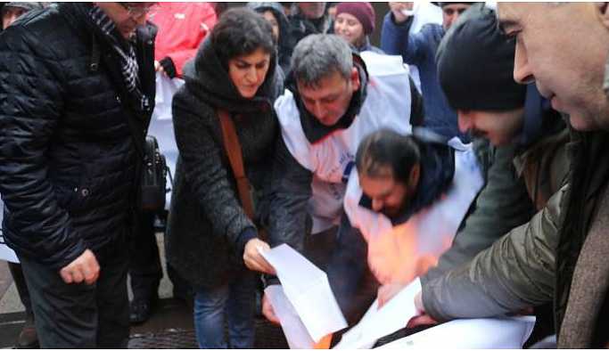 'Krizin faturasını yaratanlar ödesin' diyerek maaş bordrolarını yaktılar
