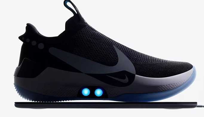 Nike, akıllı telefonla uzaktan kontrol edilebilen yeni ayakkabı modelini satışa sunuyor