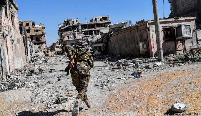 SDG Suriye'nin doğusunda IŞİD'in elindeki son köyü aldı