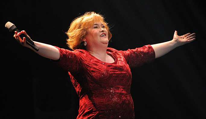 Susan Boyle 10 yıl aradan sonra yeniden ekranda: Performansıyla geceye damga vurdu