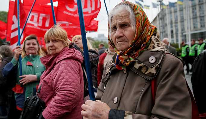 Ukrayna’da maaşlar yarı yarıya azaldı