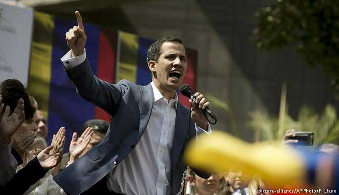Venezuela'da muhalefet lideri kendisini geçici devlet başkanı ilan etti
