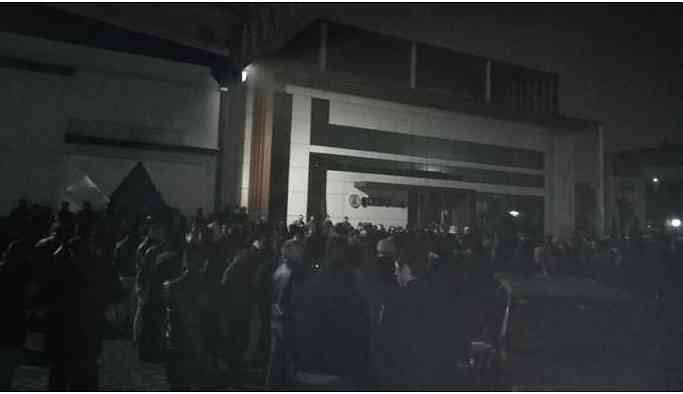 Antep'te tekstil işçileri verilen zamma tepkili