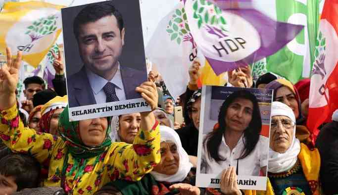 Bakırköy mitingi başladı: Alana sığmayan onbinler caddelere taştı
