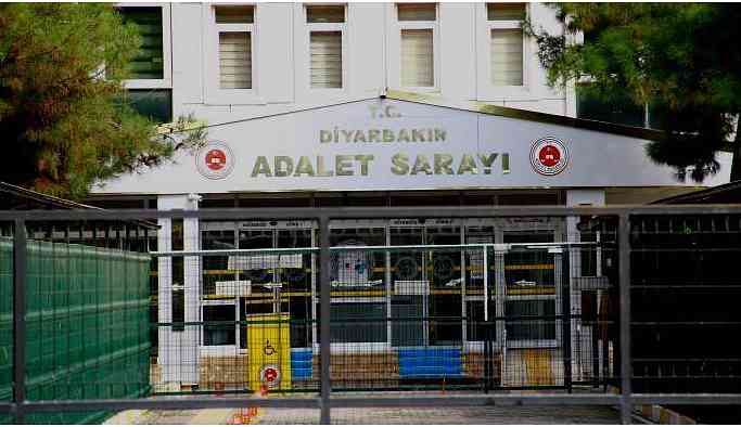 Duruşma salonunu terk eden 39 avukata beraat