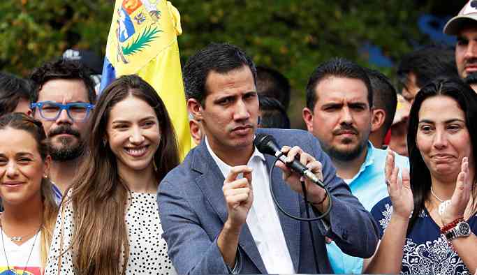 Guaido, orduya 'anayasanın yanında yer alması' için 8 gün süre verdi