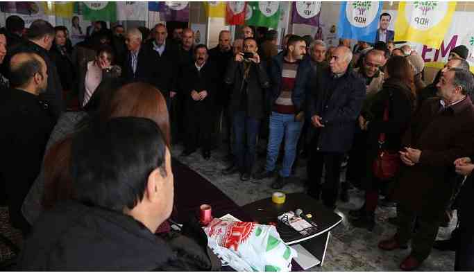 Hakkari'de ilk seçim bürosu Esendere'de açıldı