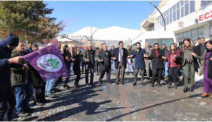 HDP Van'da ilk seçim bürosunu açtı: Biz kazanacağız