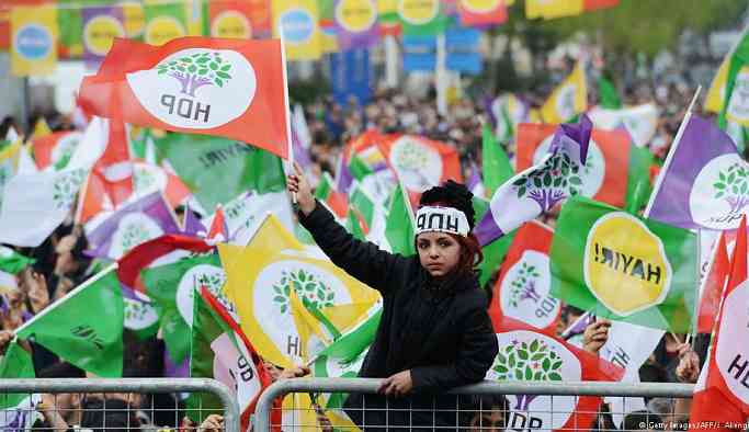 HDP’ye izin yok AKP’ye var