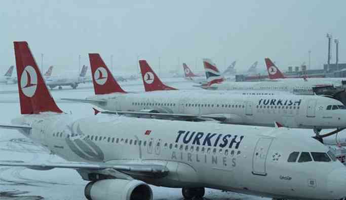 İstanbul'da uçuşlara kar engeli