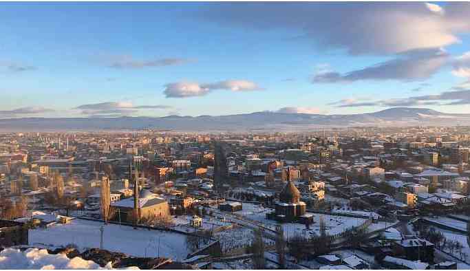 Kars'ta rüzgar HDP'den yana
