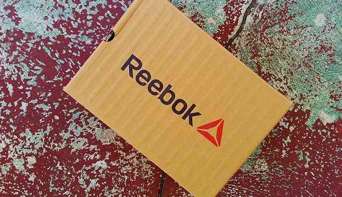 Reebok Rusya’nın ‘Erkeklerin suratına otur’ çağrılı kampanyası infial yarattı