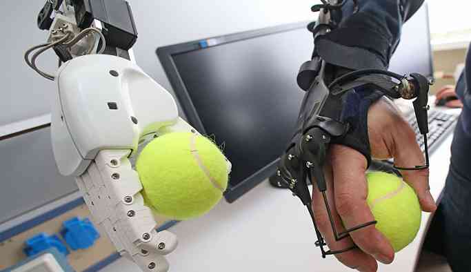 Rus robot FEDOR yabancı benzerlerinden daha üstün