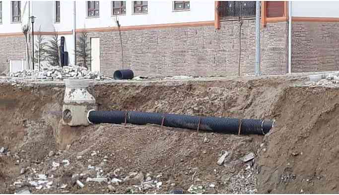 Şırnak’ta toprak kaydı, milyon TL’lik borular ortaya çıktı!