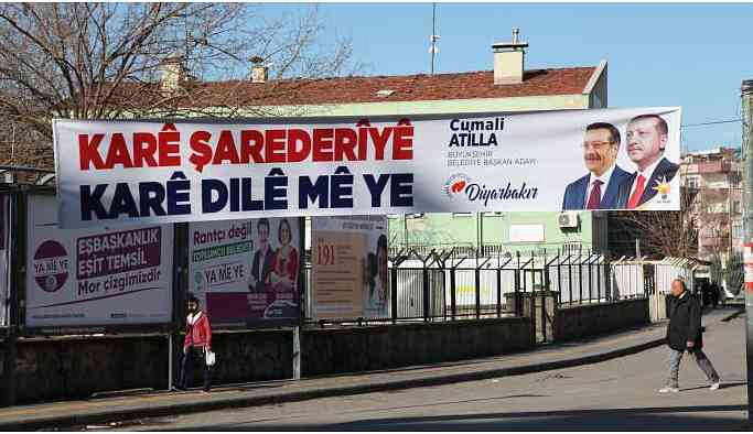 Gelirken Kürtçeyi yasakladı giderken Kürtçeye sarıldı!