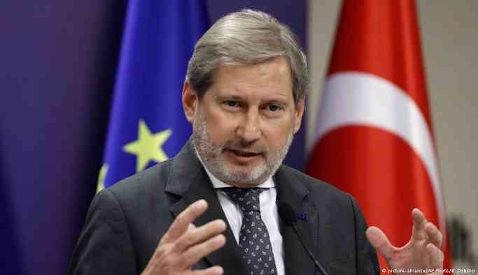 Hahn: Türkiye AB üyelik projesini devam ettirmesin