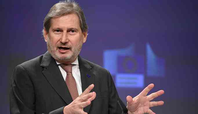 Hahn: Türkiye AB üyelik projesini devam ettirmesin