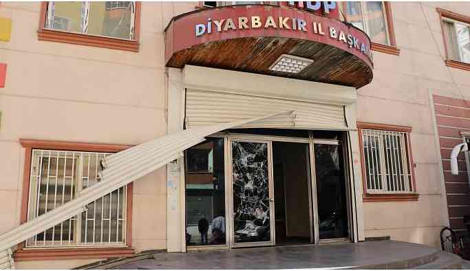 HDP il binasında alınan açlık grevi eylemcilerden 4’ü tutuklandı