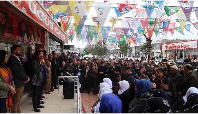 Seçim bürosuna saldırı protesto edildi