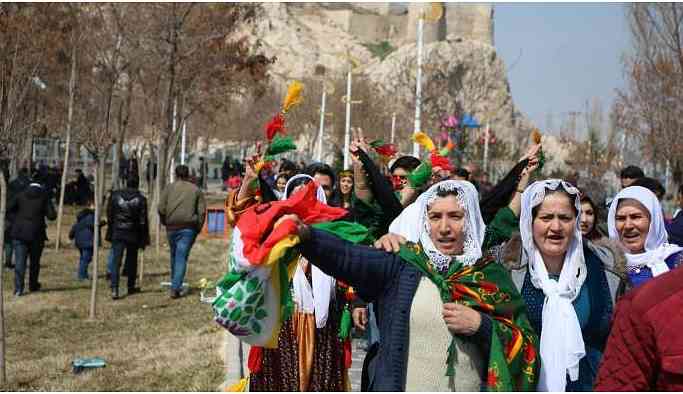 Van Newroz alanında tek mesaj: Tecrit kırılacak