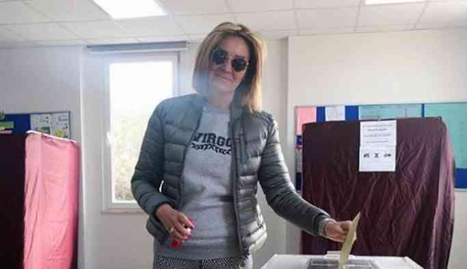 Kadın oyuncuya sandık başında şiddet’