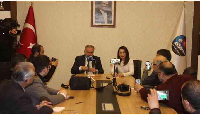 Kars Belediye eşbaşkanları basınla bir araya geldi