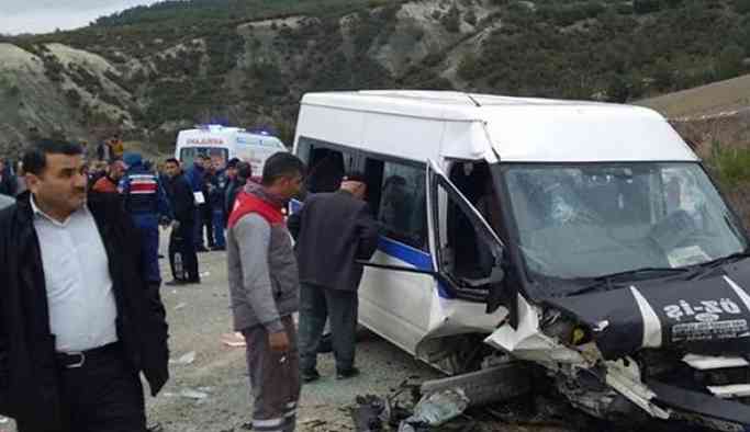 Mersin'de işçi servisi devrildi: 11 yaralı