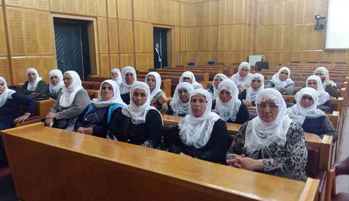 Anneler, Adalet Bakanıyla görüşmek için Meclis'te oturma eylemi başlattı
