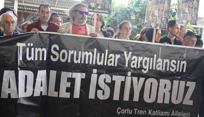 Çorlu faciasında yaşamını yitirenlerin aileleri adalet istedi
