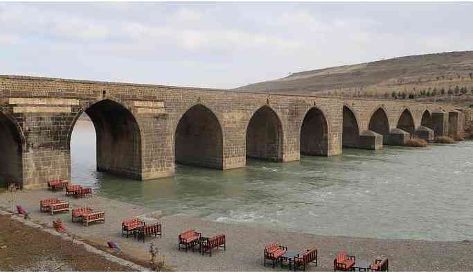 Diyarbakır'da bir kadın cenazesi bulundu
