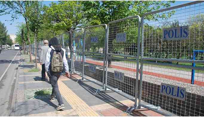 Koşuyolu Parkı TOMA, çevik kuvvet ve bariyerlerle kuşatıldı