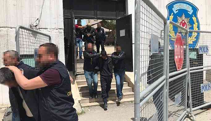 Polisin 3,5 yıldır aradığı cinayet zanlıları camide çıktı
