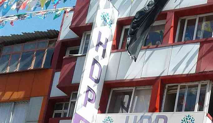 HDP il binasında toplanmak suç oldu
