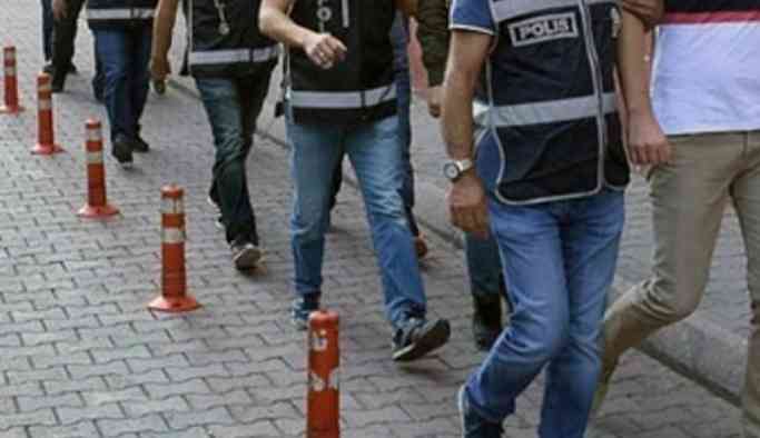 Adana'da ev baskınında 8 kişi gözaltına alındı